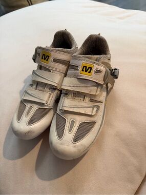 Mavi Cream/Gray Cycling Sneakers with Yellow Logo